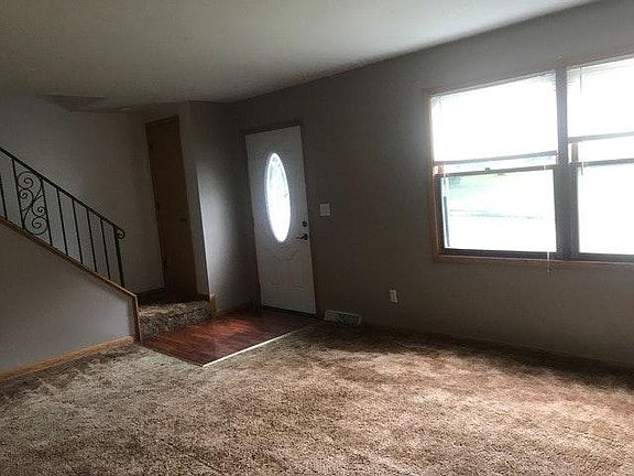 Entry/Living Room