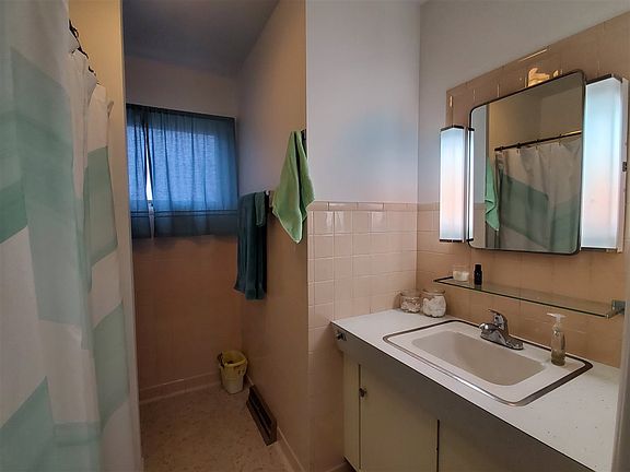 5th image of 319 E 4th St
