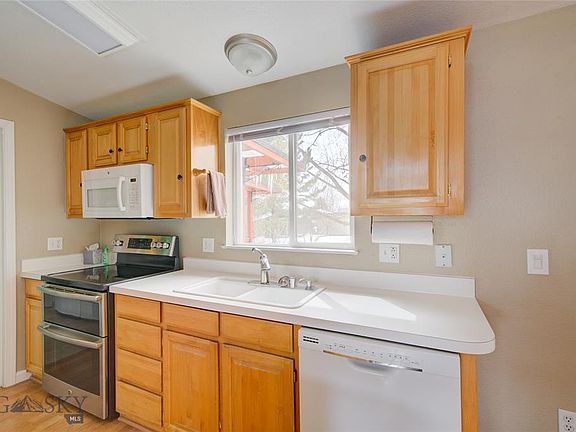 5th image of 806 Golden West Dr