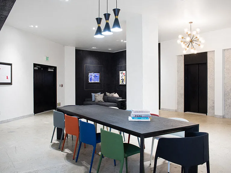Grand elevator lobby and Wi-Fi meeting space