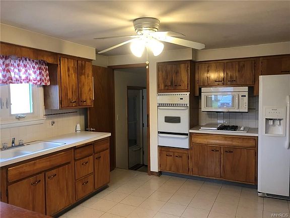 2nd image of 35 Lou Ann Dr