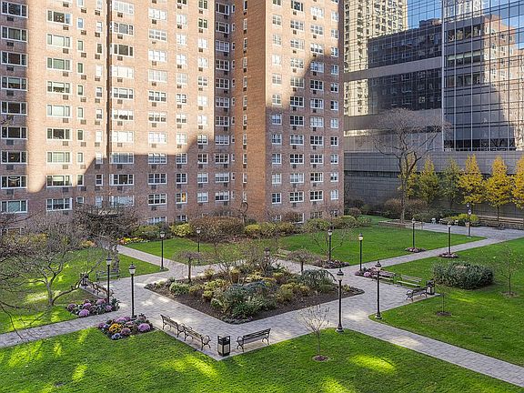 5th image of 345 W 58th St APT 4Y