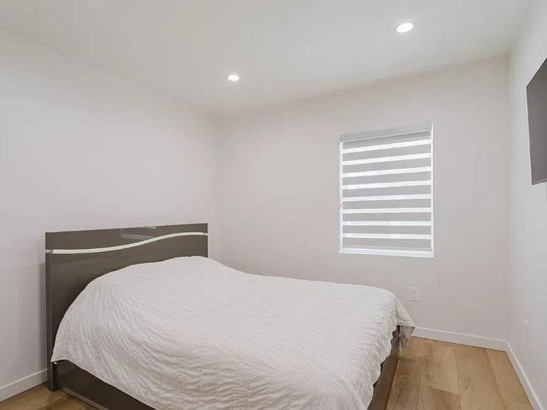 8119 Shadyglade Ave — Photo 32