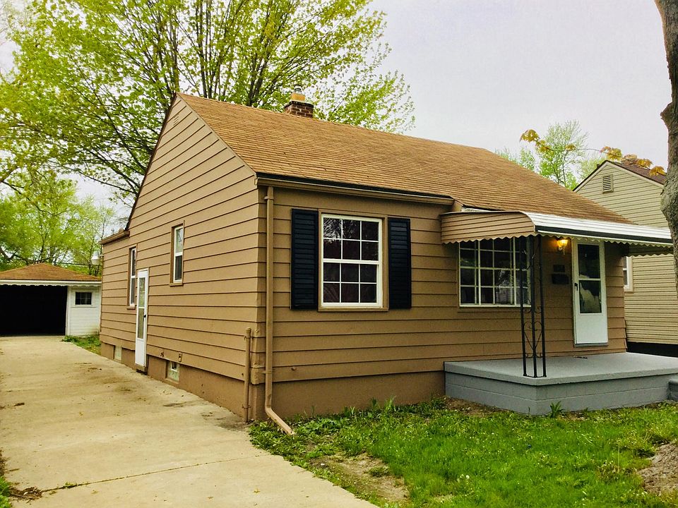 2nd image of 19308 Woodland St