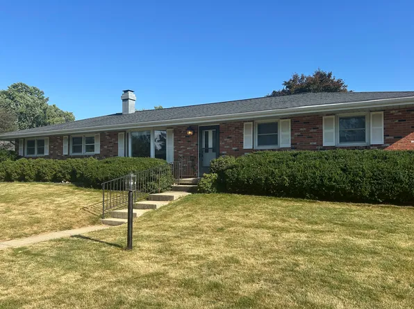 1401 Bird Ct, Normal, IL 61761