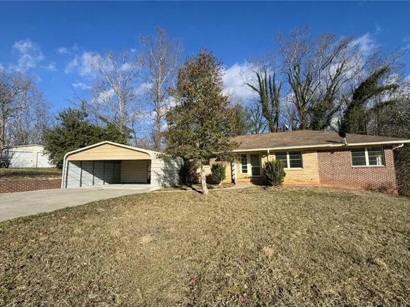 340 Hillcrest Dr, Elkin, NC 28621