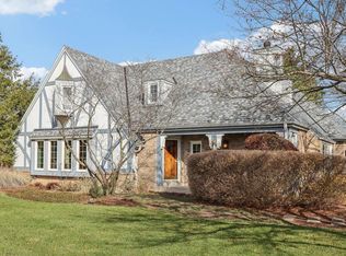 1348 W River Oaks Pl, Mequon, WI 53092