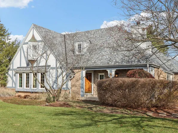 1348 West River Oaks PLACE, Mequon, WI 53092