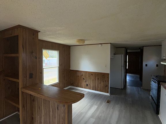 4th image of 115 Goddard Ln