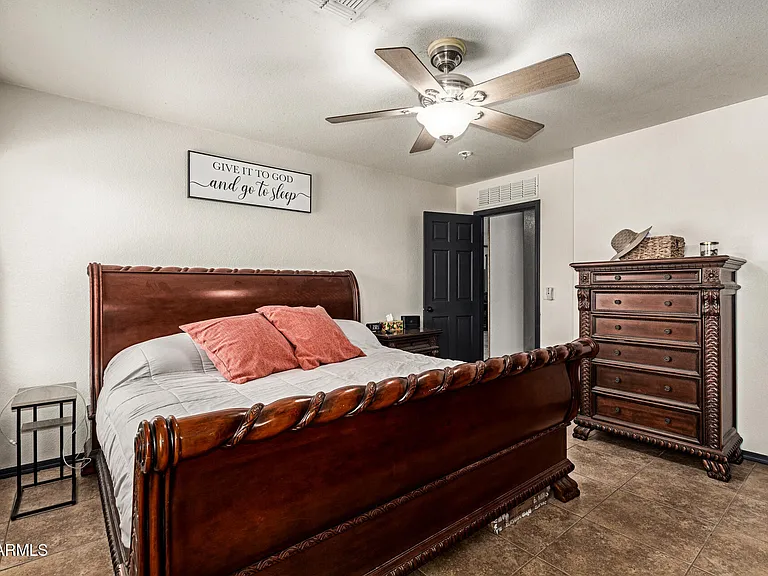 3032 W Red Fox Rd — Photo 16