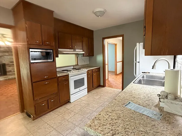 942 Margaret Dr — Photo 30
