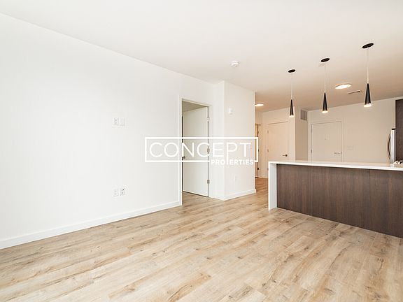 2nd image of 1472 Tremont St #405