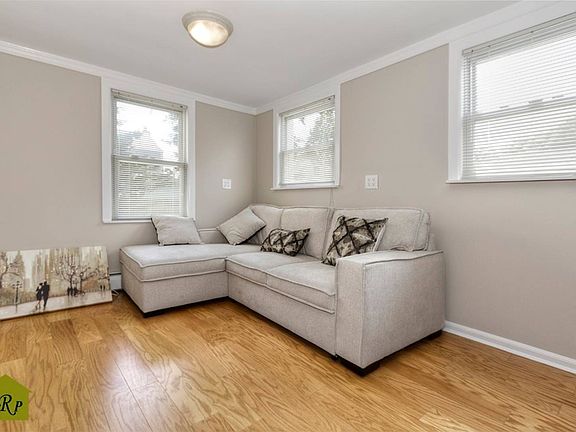 5th image of 148 Waverly Ave