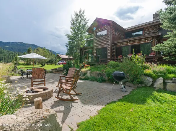 1355 E Deer Dr, Jackson, WY 83001