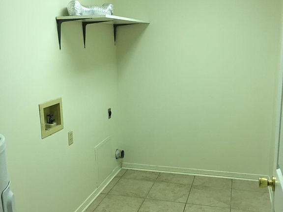4th image of 117 Mall Cir