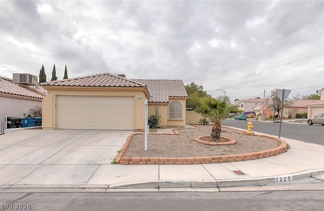 2 bed, 2.0 bath, 1131 sqft, $1,600 — Photo 2
