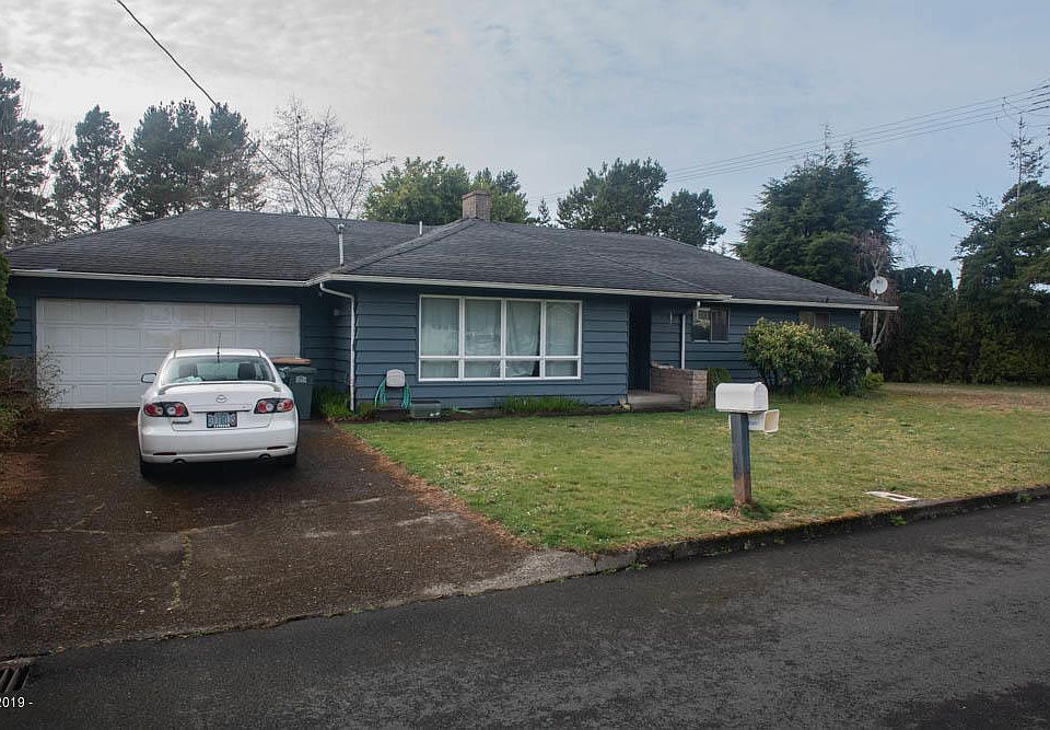 1st image of 1921 NE Crestview Ct