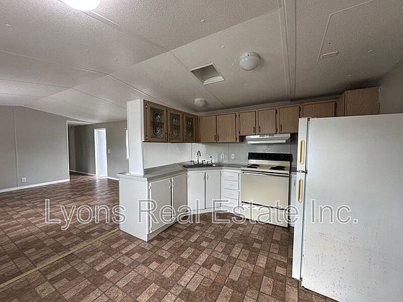 4th image of 7945 Hart Dr