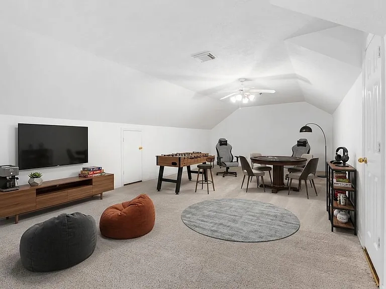 5913 Dolores St #B — Photo 5