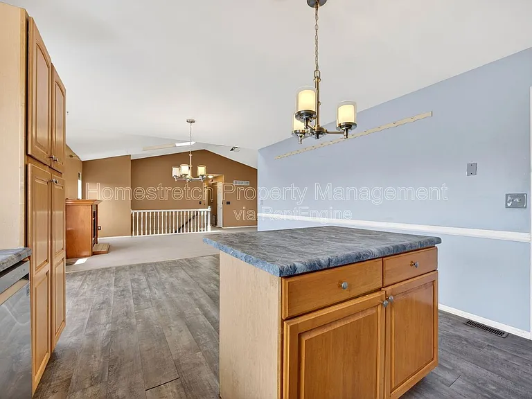 166 Royallprairie Ln — Photo 16