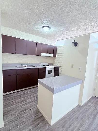 BROADWAY APARTMENTS — Photo 63