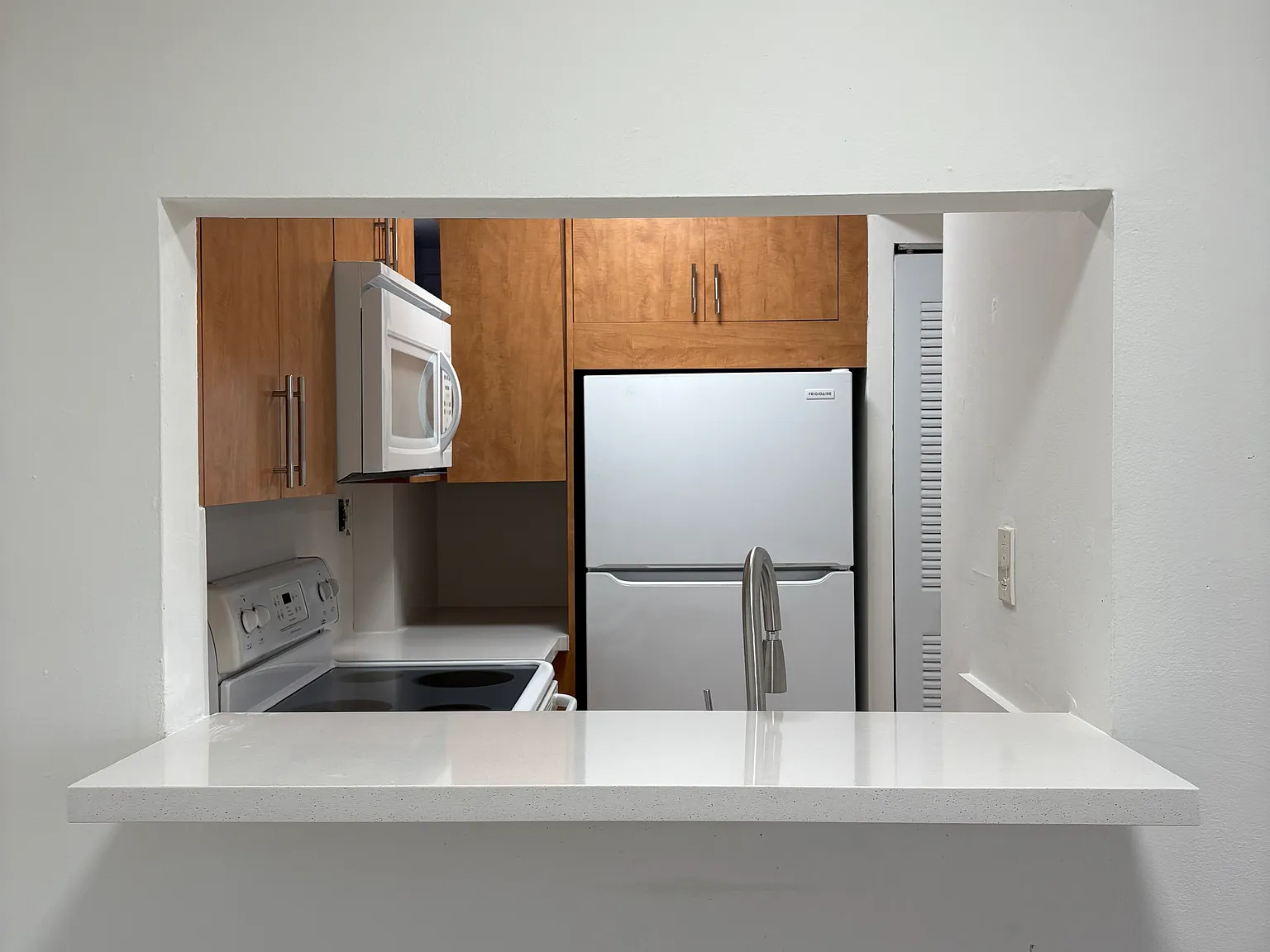 2 bed, 870 sqft, $2,200 — Photo 3