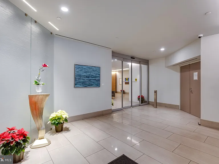 2020 Walnut St #29J — Photo 28