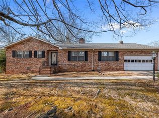 304 Irving Park Dr, Kernersville, NC 27284