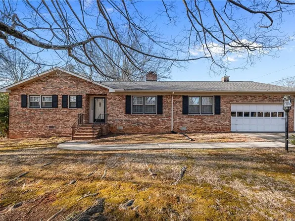 304 Irving Park Dr, Kernersville, NC 27284