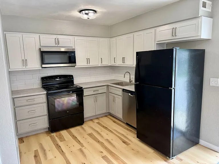 823 N Cherry St #1 — Photo 3