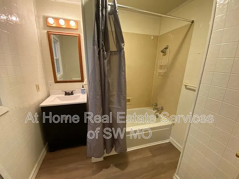 2630 E Cherry St — Photo 11
