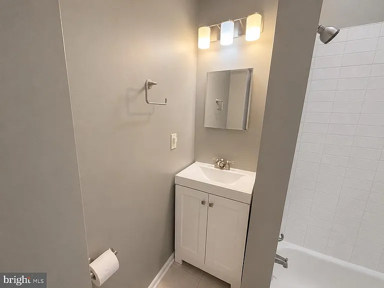 1322 S Newkirk St — Photo 17