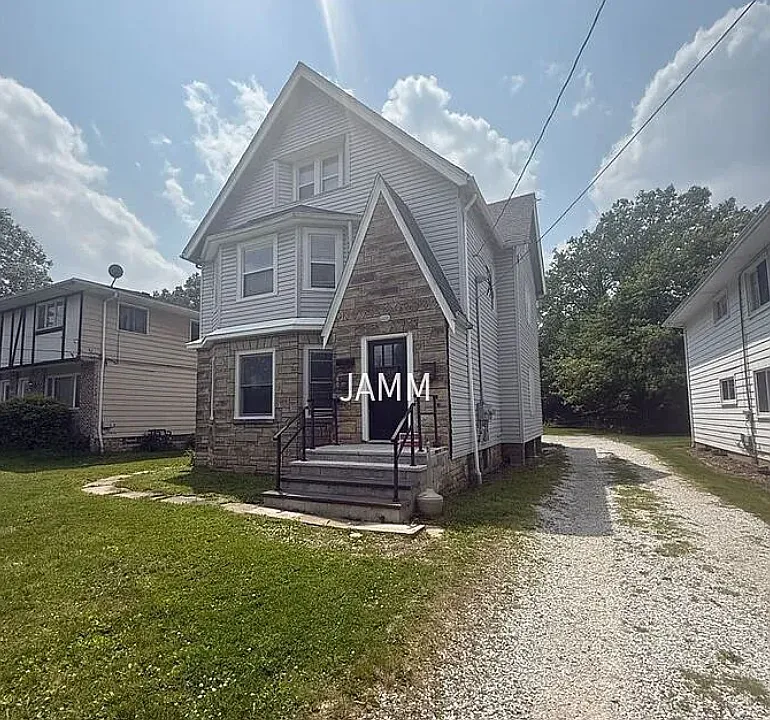 1588 S Green Rd