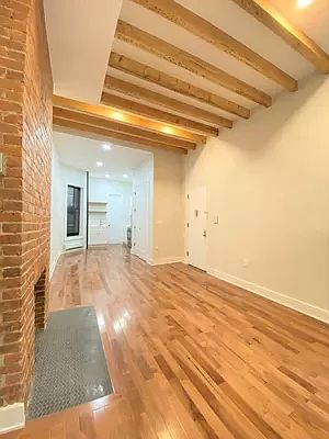 3rd image of 216 W 104th St APT 1C