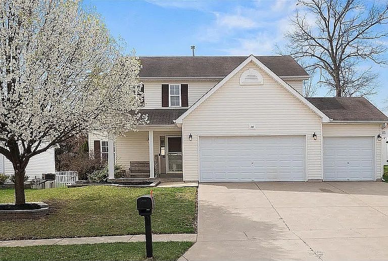 1st image of 242 Ashford Oaks Dr