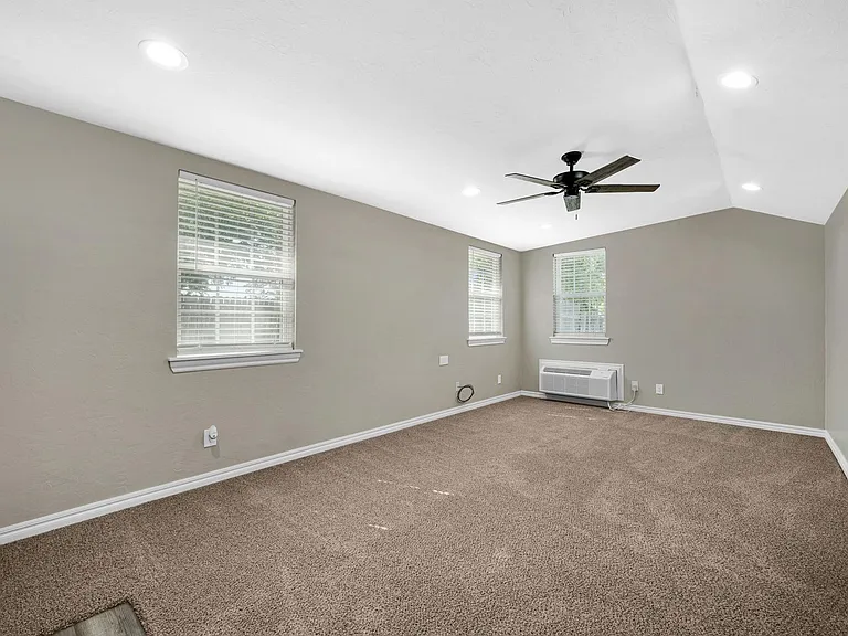 6943 NW Eisenhower Dr — Photo 23