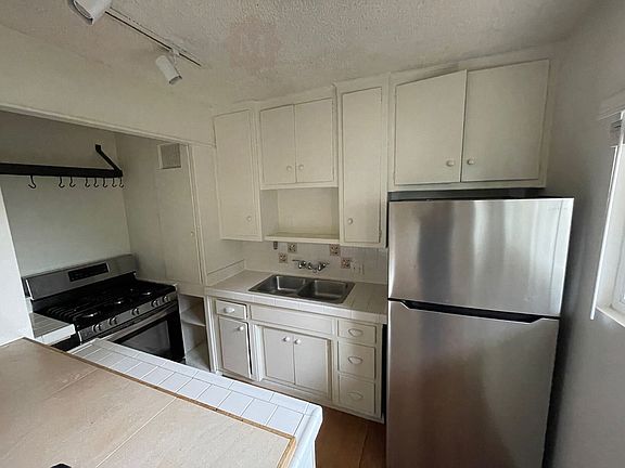 4th image of 140 Natoma Ave APT E