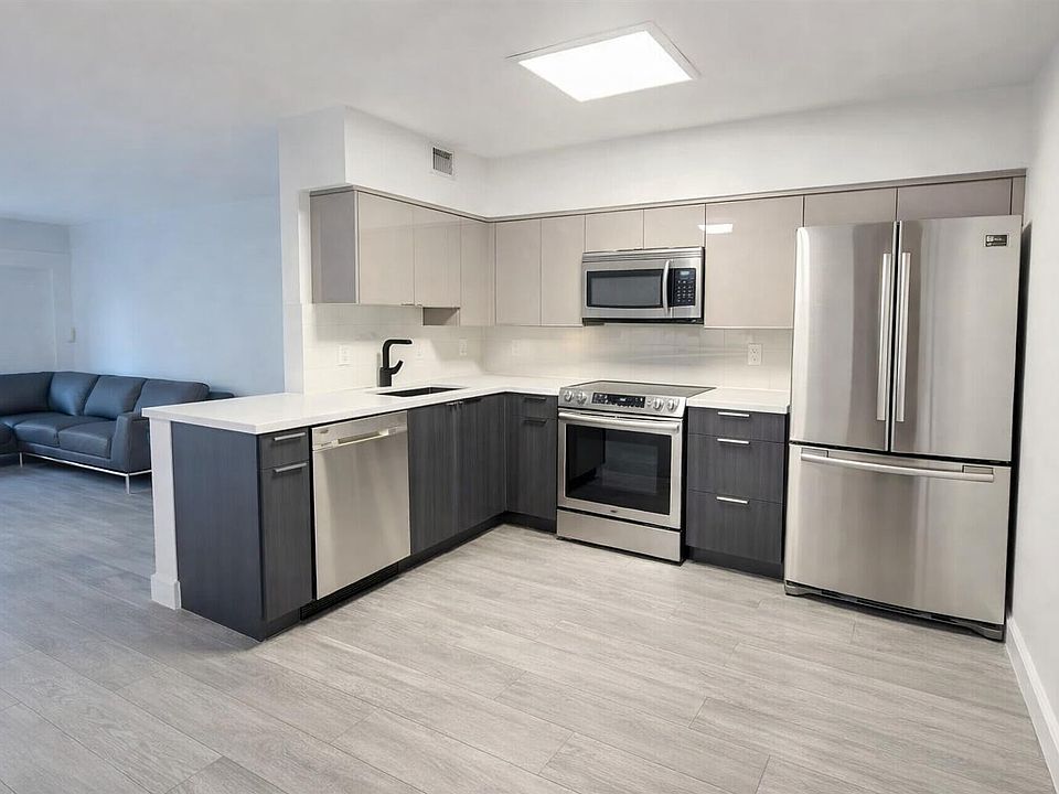 1st image of 3220 Bayview Drive #211