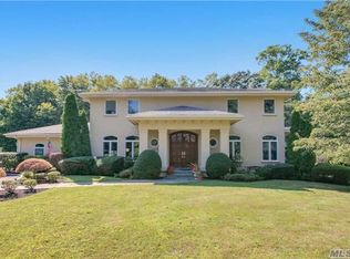 4 Private Rd, Bayville, NY 11709