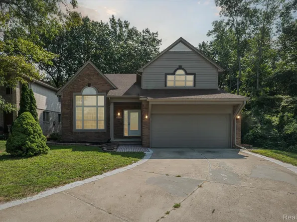 8802 Parkside Dr, Livonia, MI 48150