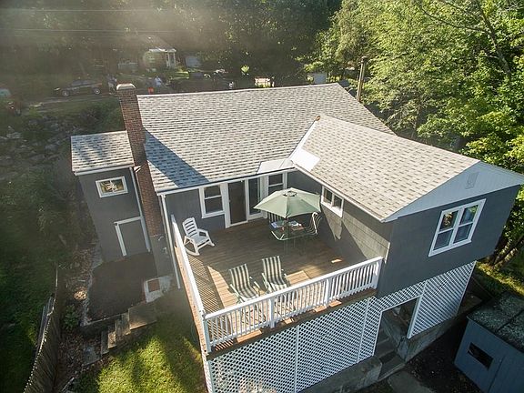 3rd image of 25 Lake Dr E