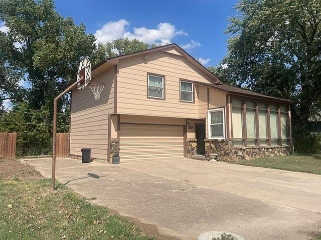 1st image of 3210 E Navajo Ln