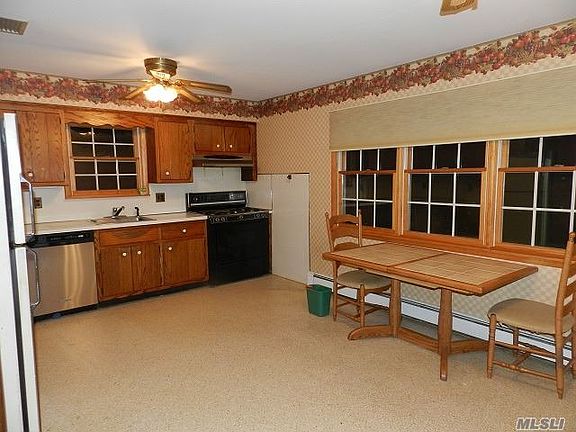 4th image of 44 Bruce Ln N