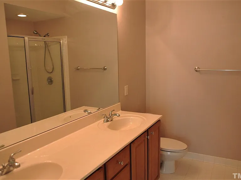 1621 Providence Glen Dr — Photo 6