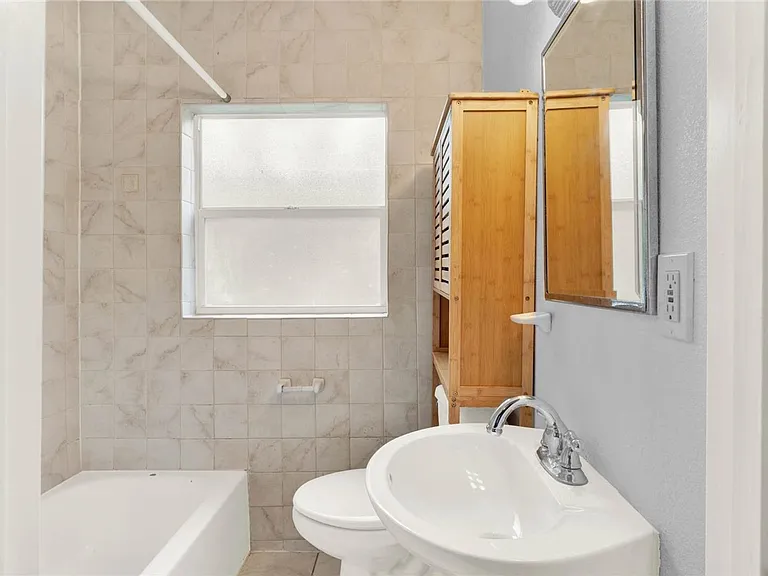 1020 Alba Dr — Photo 7