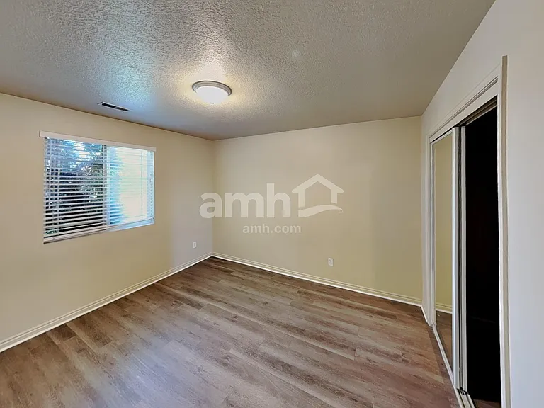420 N Madison Ave — Photo 18