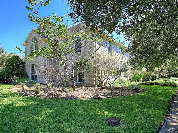 3rd image of 2109 Enchanted Lake Dr