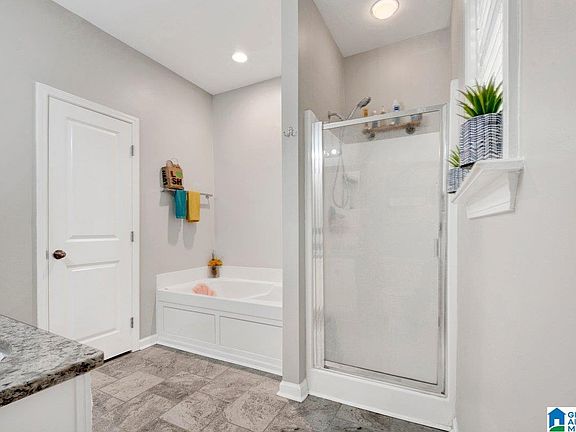 5th image of 951 Meriweather Dr