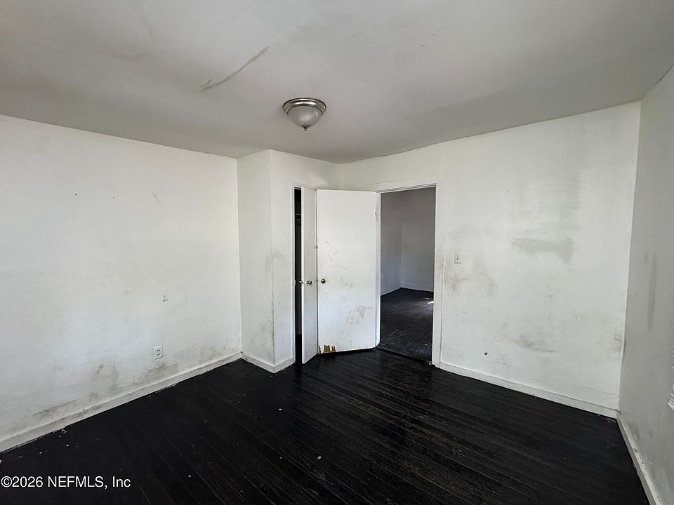 10th image of 1567 W 17TH Street