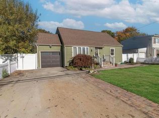 409 18th St, West Babylon, NY 11704